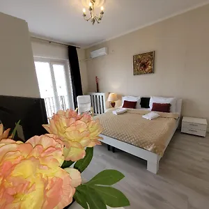https://ultra-central-apartment-university-square.bucharesthotelsnow.com