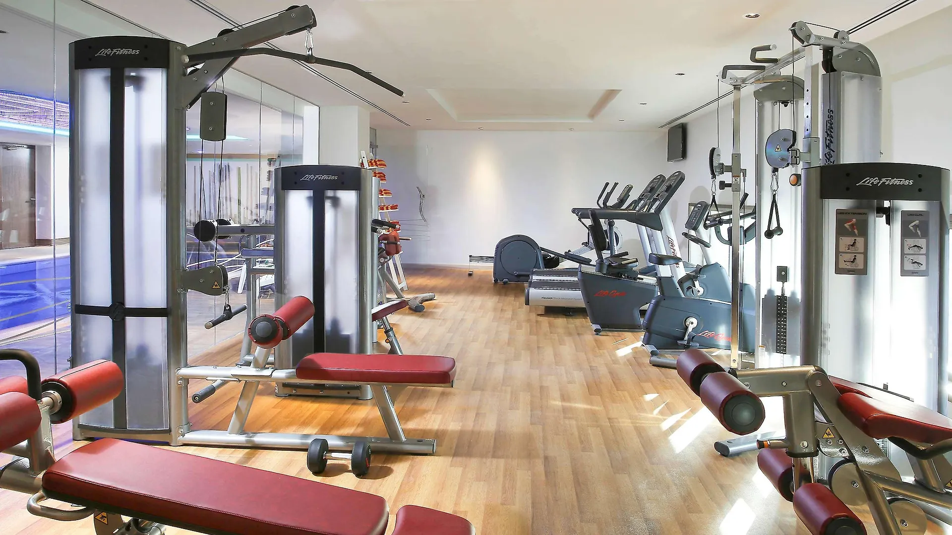 Отель Ibis Styles Dubai Jumeira