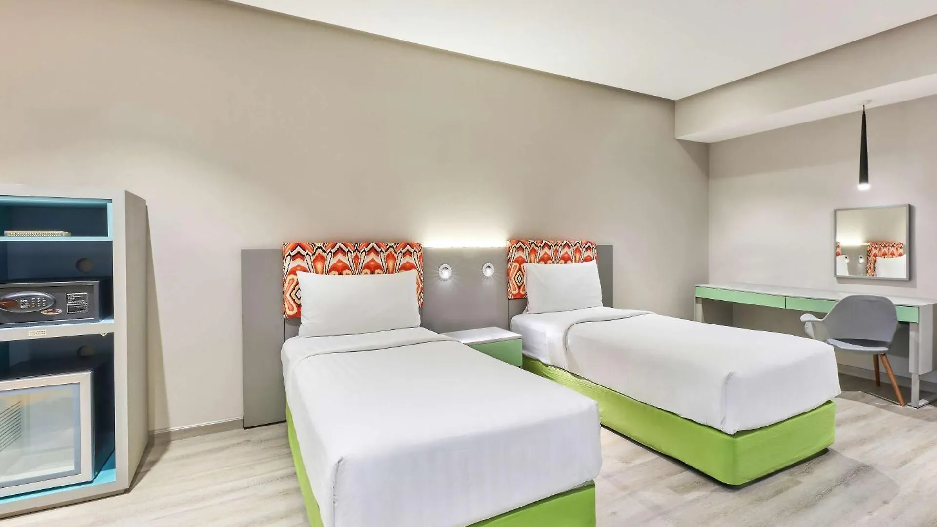 Отель Ibis Styles Dubai Jumeira